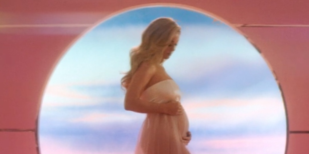 Katy Perry Announces She S Pregnant In Never Worn White Music